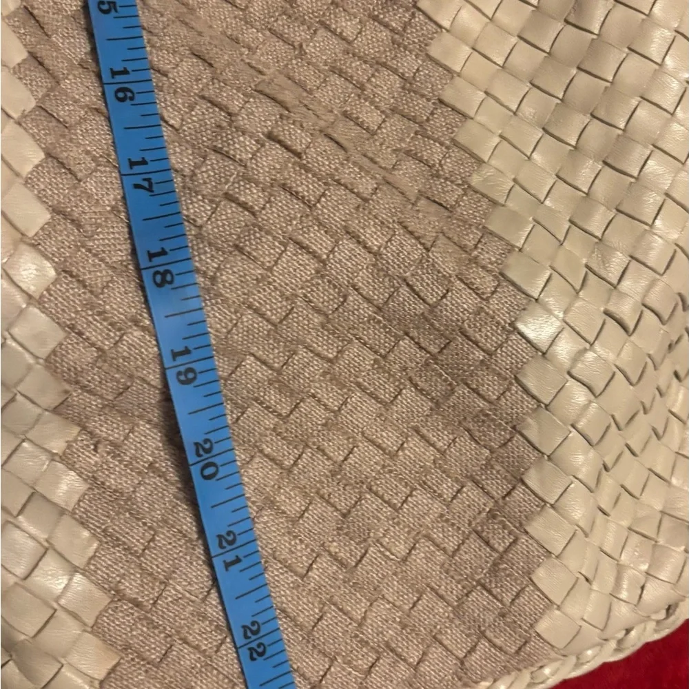 Bottega Veneta Cream  large Woven Tote - Picture 5 of 15